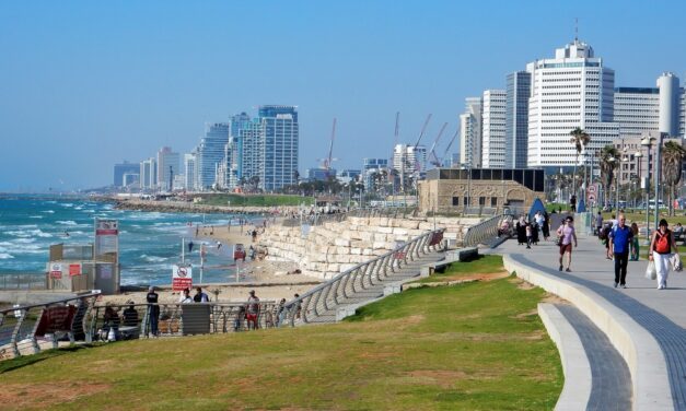 In spiaggia a Tel Aviv